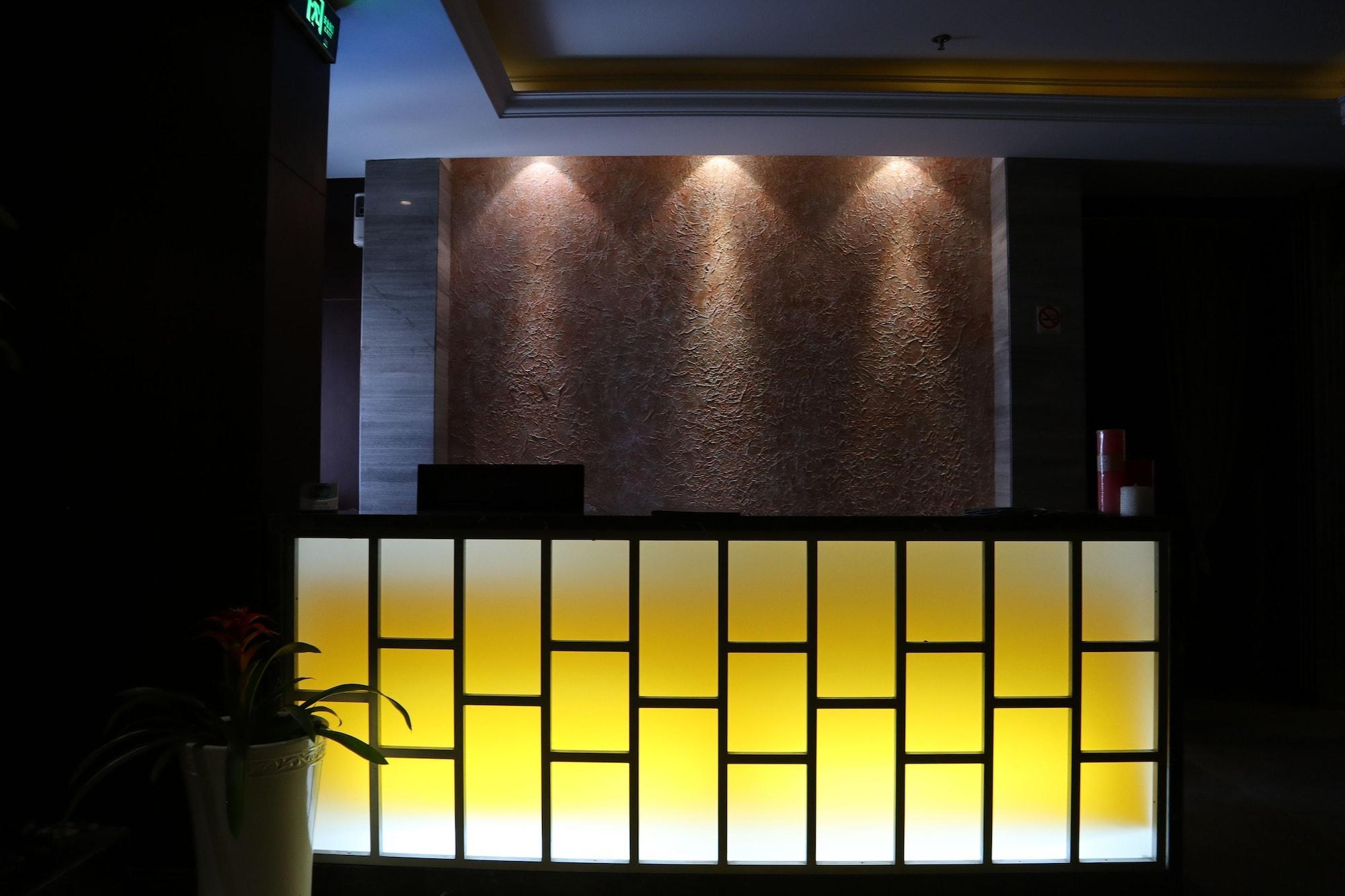Ramada Plaza By Wyndham Shanghai Caohejing Hotel Esterno foto