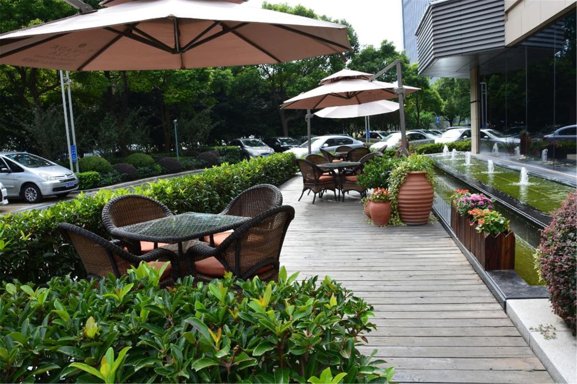 Ramada Plaza By Wyndham Shanghai Caohejing Hotel Esterno foto