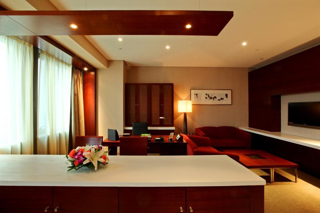 Ramada Plaza By Wyndham Shanghai Caohejing Hotel Esterno foto