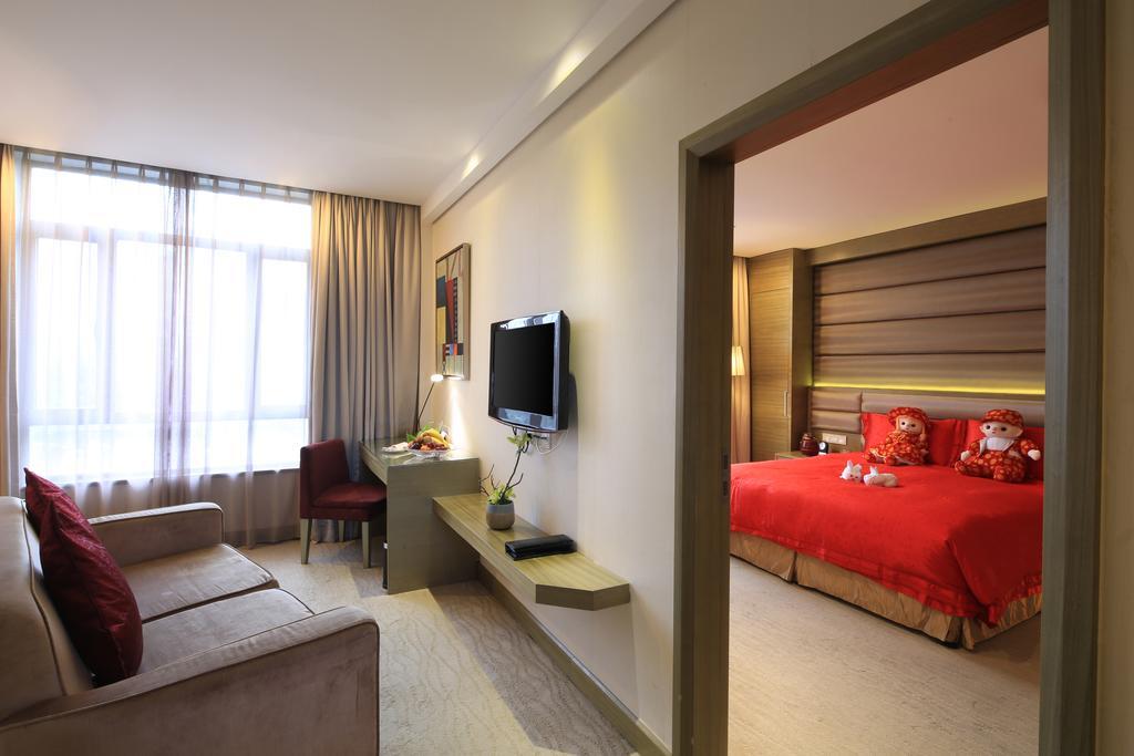 Ramada Plaza By Wyndham Shanghai Caohejing Hotel Esterno foto