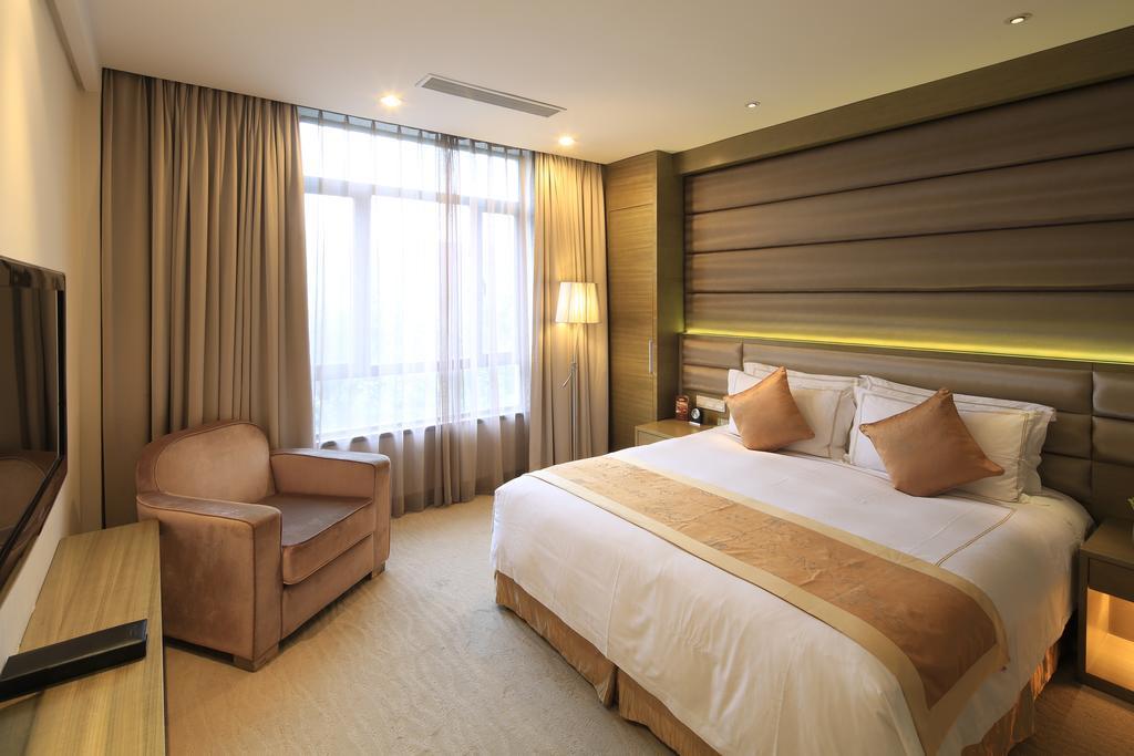 Ramada Plaza By Wyndham Shanghai Caohejing Hotel Esterno foto