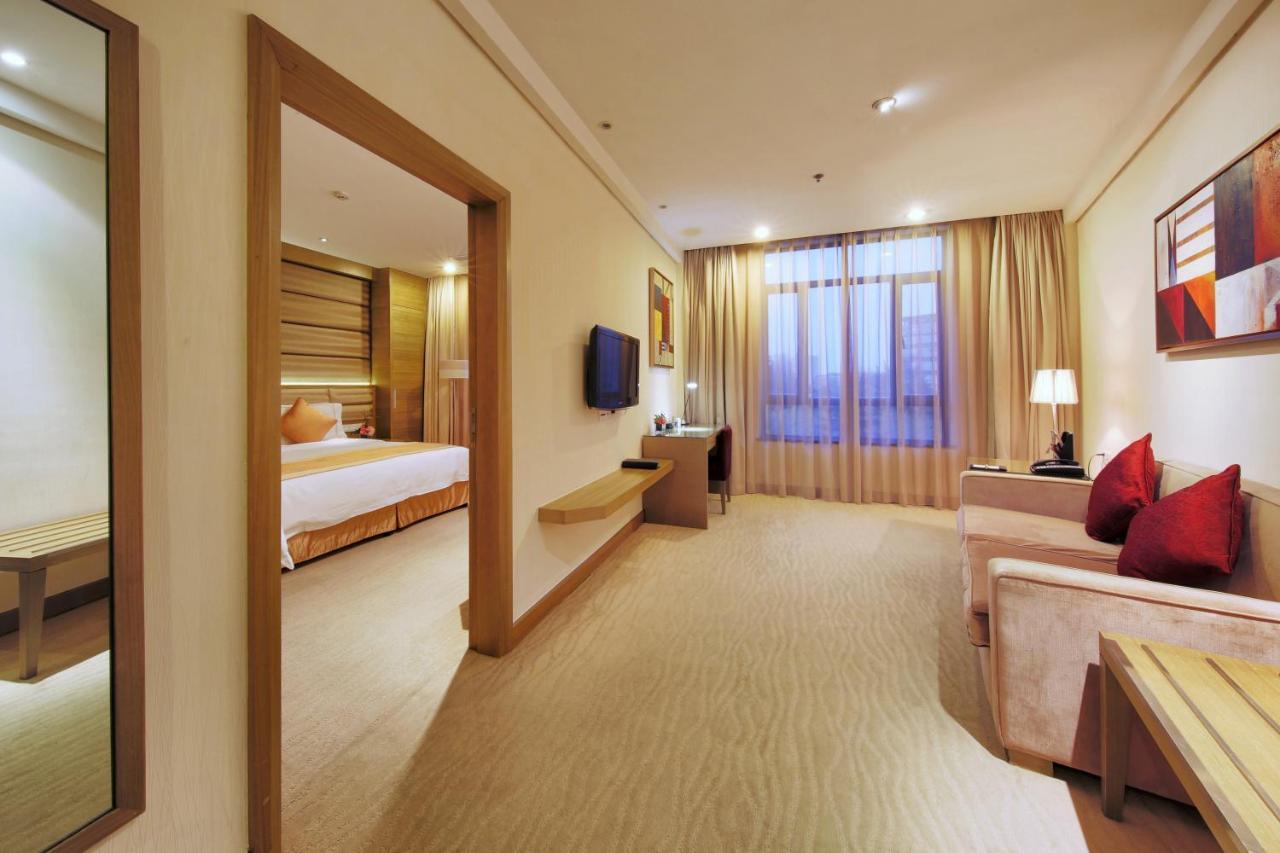 Ramada Plaza By Wyndham Shanghai Caohejing Hotel Esterno foto