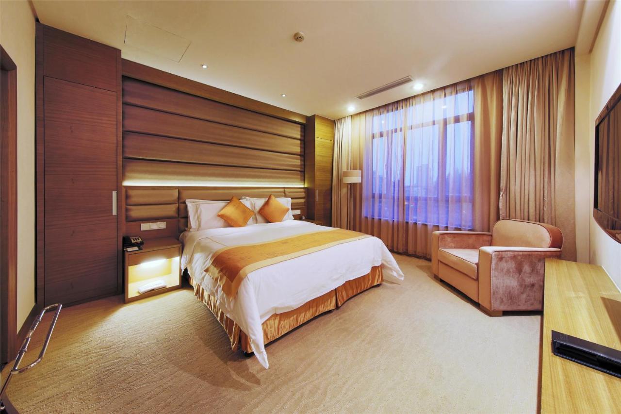 Ramada Plaza By Wyndham Shanghai Caohejing Hotel Esterno foto